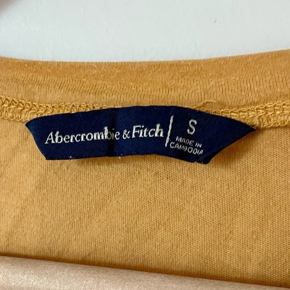 Abercrombie and Fitch Varsity Cropped Tee Size Small - Picture 3 of 6